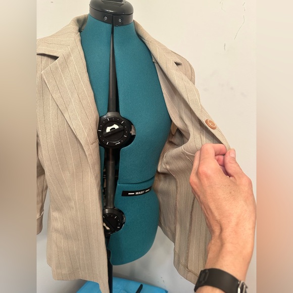 BGB Women’s Beige Striped Unlined Blazer Jacket Size 12. - Picture 7 of 10